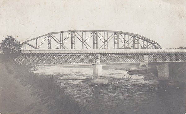 Narva. Vaade raudteesildadele