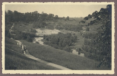 foto albumis, Viljandi, Uueveski org, I bassein (laste), u 1935, foto J. Riet  duplicate photo