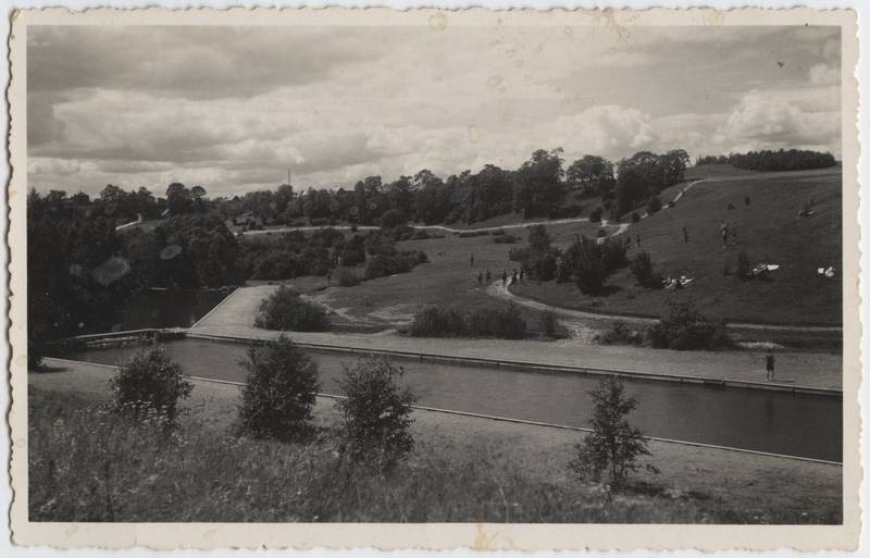 fotopostkaart, Viljandi, Uueveski org, tagumine bassein, inimesed, 1937
