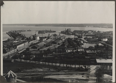 Vaade Tallinna sadamale Oleviste kiriku tornist  similar photo
