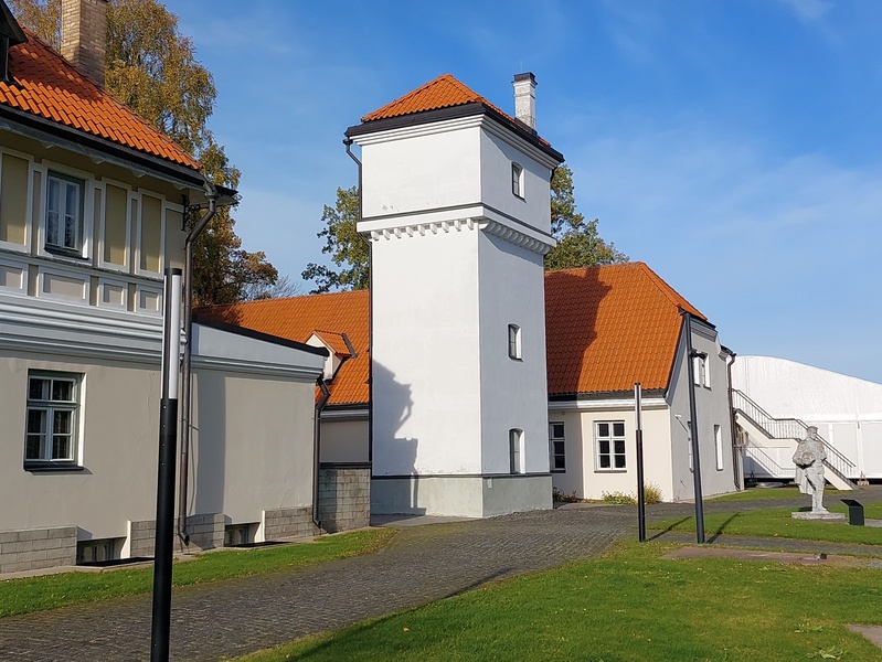 Tallinn. Eesti Ajaloomuuseumi Maarjamäe lossikompleks. Veetorn rephoto