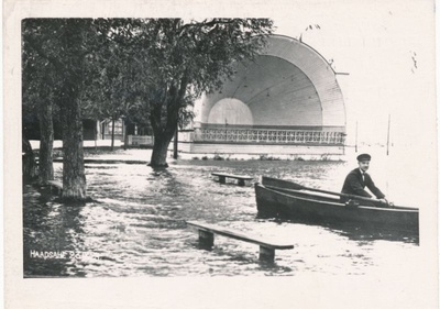 Foto. Haapsalu Kõlakoda üleujutuse ajal 1924. 1963. Ü. p. postkaardilt M. Arro.  duplicate photo