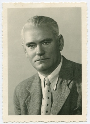 Olev Siinmaa. Passitaotluse foto  duplicate photo