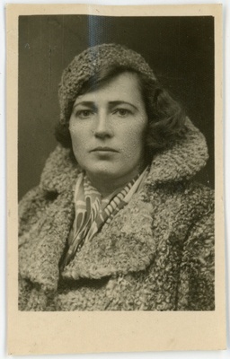 Käthe-Martha Sinisoff. Passitaotluse foto  duplicate photo