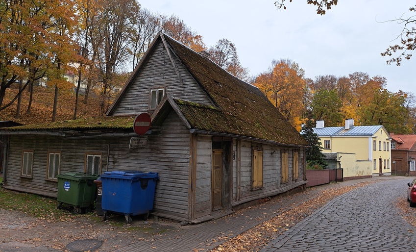 Heiti Winter's birthplace and Fr. R. Faehlmann's residence in Tartu, Vallikraavi tn. 15 August 1949 rephoto