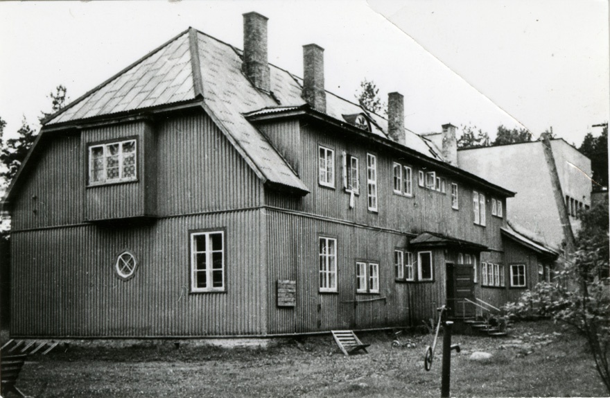 Vihula algkool, vaade hoonele nurgalt. Arhitekt Karl Burman