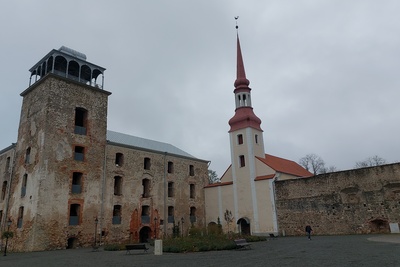 Poltsamaa castle and church - panoramio - Põltsamaa castle and church rephoto