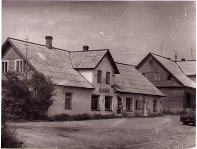 Iisaku aleviku maju, selvekauplus  similar photo