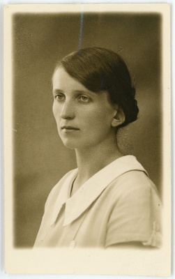 Benedikte Wahl'i välispassi taotluse foto  duplicate photo