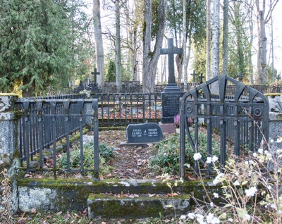 Walther Eugen Schneideri hauaplats kalmistul. rephoto