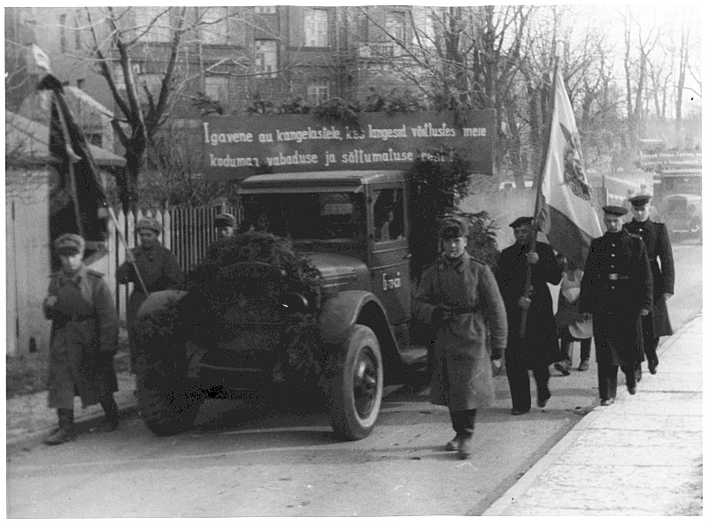 Suures Isamaasõjas langenute ümbermatmine Tõnismäele.