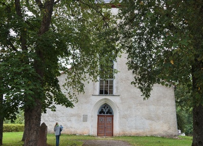 W-fassade of the Urvaste Church rephoto