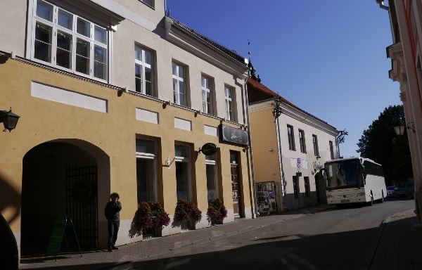 Kohvik Tartu (end Werner, Verner) välisvaade. Tartu. 1975. rephoto