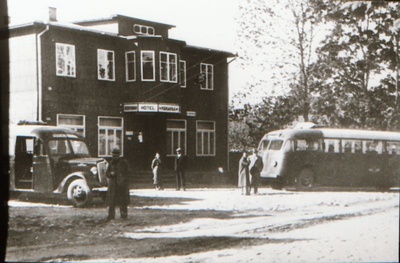Fotonegatiiv. Ümberpildistused liiklusvahenditest Haapsalus ja Läänemaal 20. saj algusest kuni 1950ni.  duplicate photo