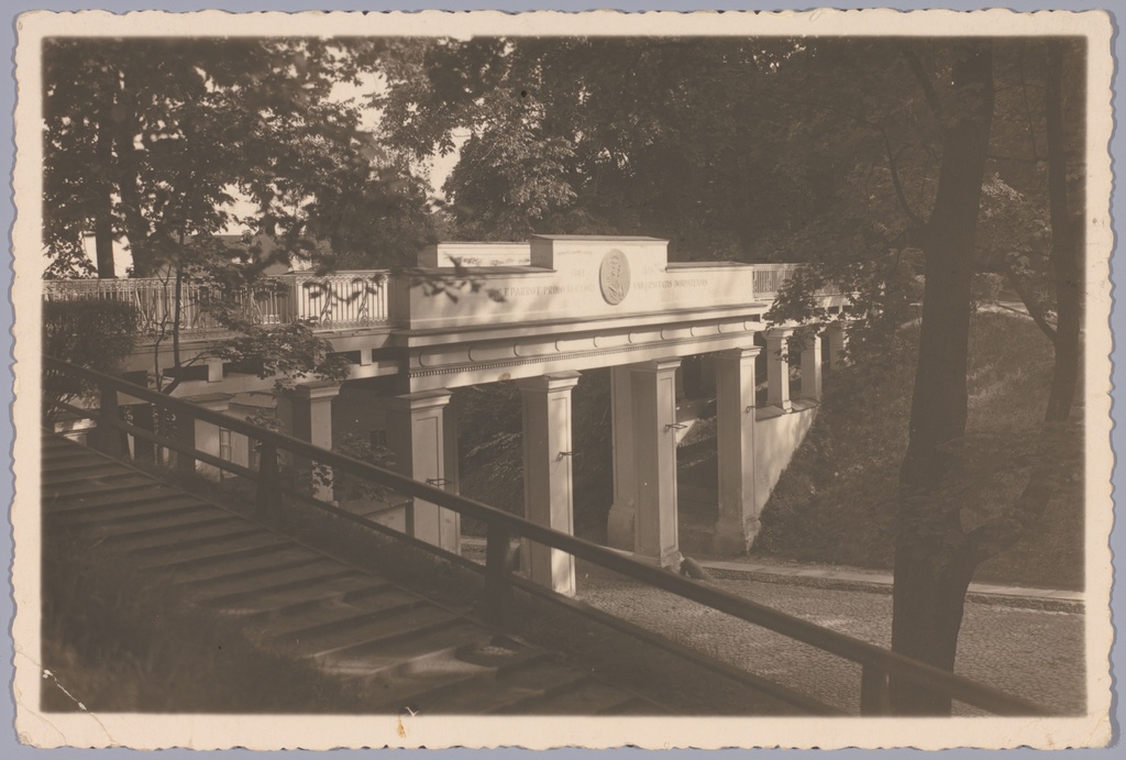 Postkaart Andrus Ansipi kogust. Inglisild