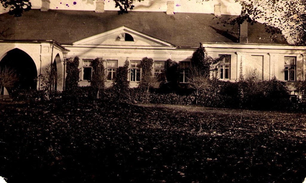 Iisaku mõisa härrastemaja.