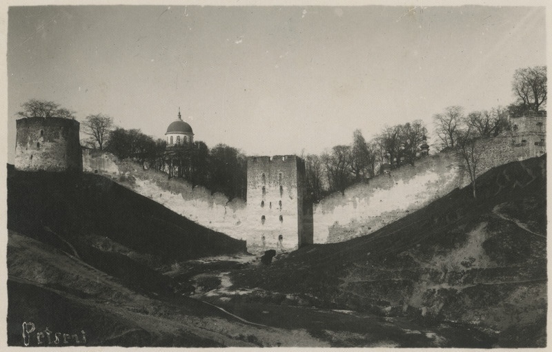 Petseri kloostrimüürid