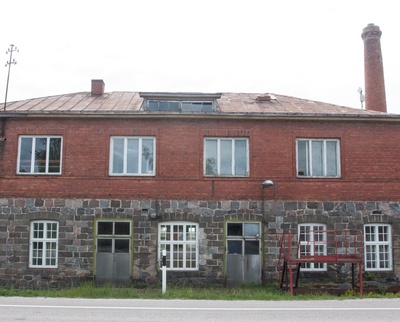 negatiiv Kolga-Jaani khk Oiu Piimaühisus, suur grupp, taga meierei, foto J. Riet, neg 48957, 1927 rephoto