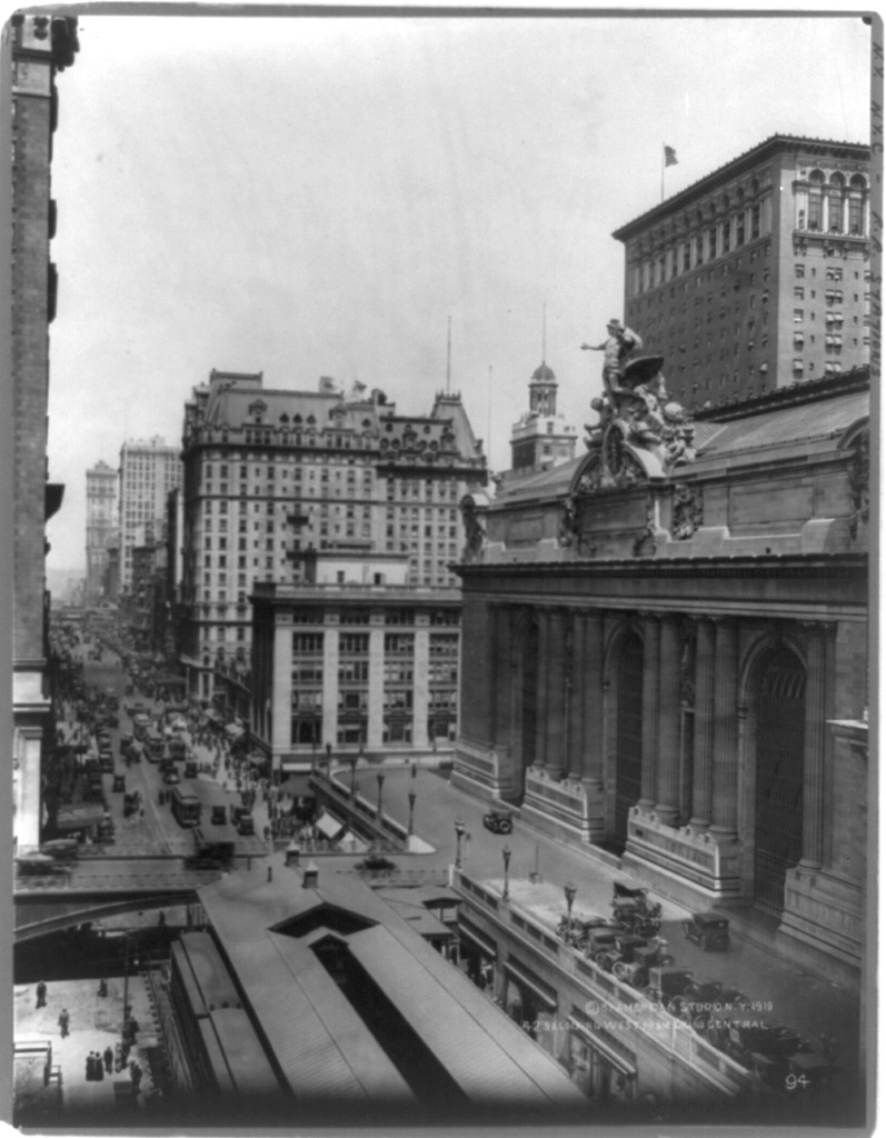 Forty Second St. looking West from Grand Central Station LCCN2002714740 - Title: Forty Second St. looking West from Grand Central Station
Abstract/medium: 1 photographic print.