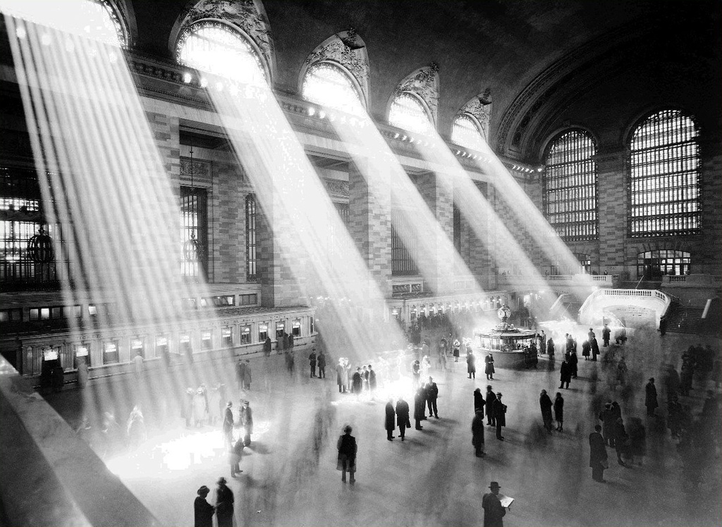 Grand Central rays of light - Rays of light in Grand Central Terminal's Main Concourse, New York City.