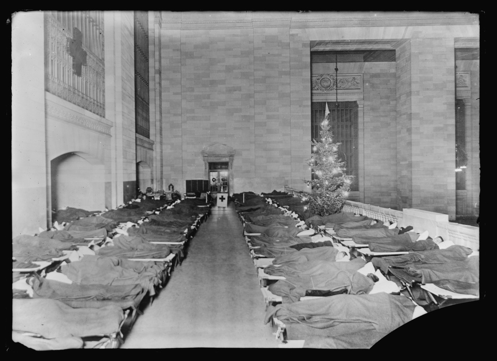Soldier dormitory, Grand Central Terminal - Grand Central Terminal interior space. "Dormitory for soldiers in Grand Central Station N.Y. maintained by the American Red Cross".