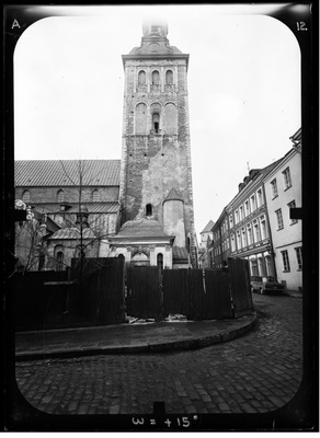 Niguliste kirik 017 - St. Nicholas' Church, Tallinn (https://en.wikipedia.org/wiki/St._Nicholas%27_Church,_Tallinn). 
Stereo photogrammetric survey images.  similar photo