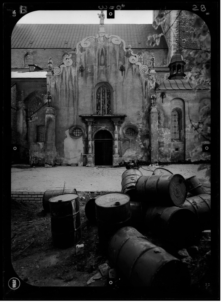 Niguliste 086 - St. Nicholas' Church, Tallinn (https://en.wikipedia.org/wiki/St._Nicholas%27_Church,_Tallinn). 
Stereo photogrammetric survey images.
