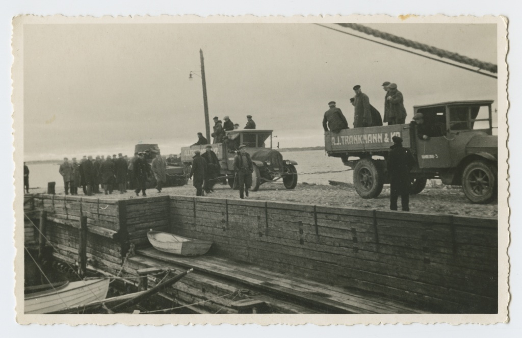 Two trucks busting tank Paldiski harbour boiler