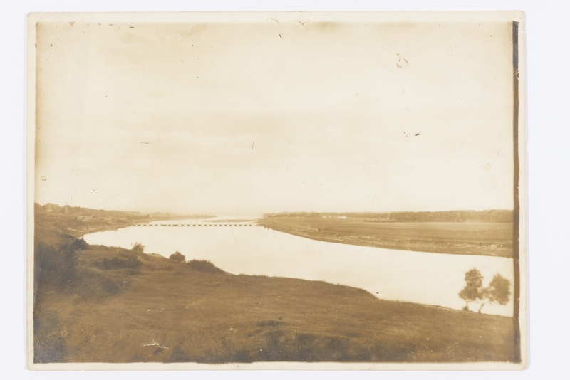 Vaade jõele, taamal sild