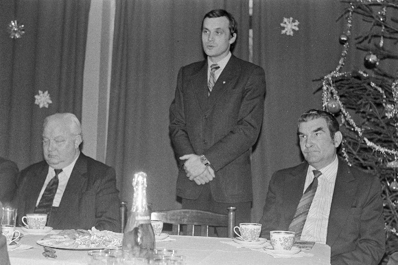 Spordiühingu "Kalev" veteranid "Kalevi" 40.aastapäeval kõneleb "Kalevi" linnanõukogu esimees Vambo Talu