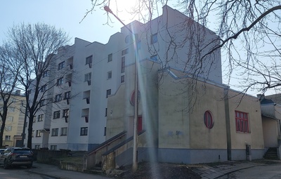Hoiukassaga korterelamu Tallinnas, vaade hoonele. Arhitekt Heidi Karro rephoto