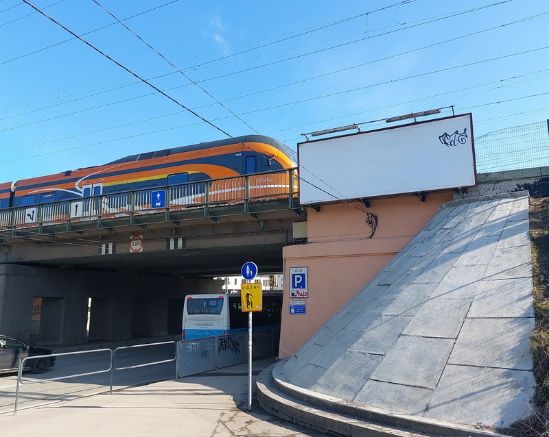 The electric train exceeds the current viaduct of Lilleküla. rephoto