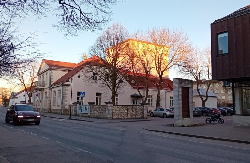 Tallinna t. 13 (hävinud) ja Kuressaare Eesti Seltsi maja rephoto