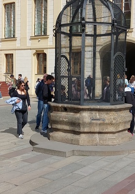 Persons on the tour in Prague probably rested at one monument. rephoto