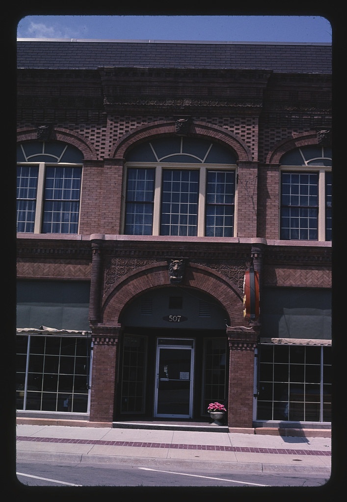 Young Building, Vinton, Iowa (LOC)