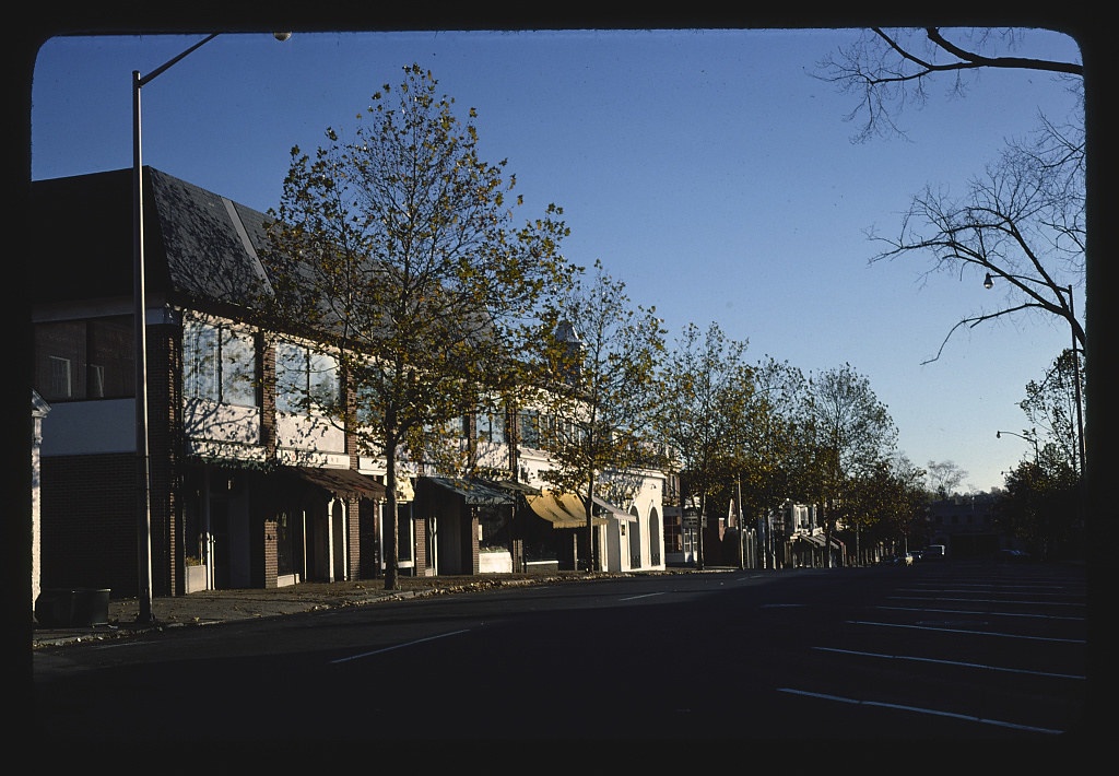 Elm Street, New Canaan, Connecticut (LOC)