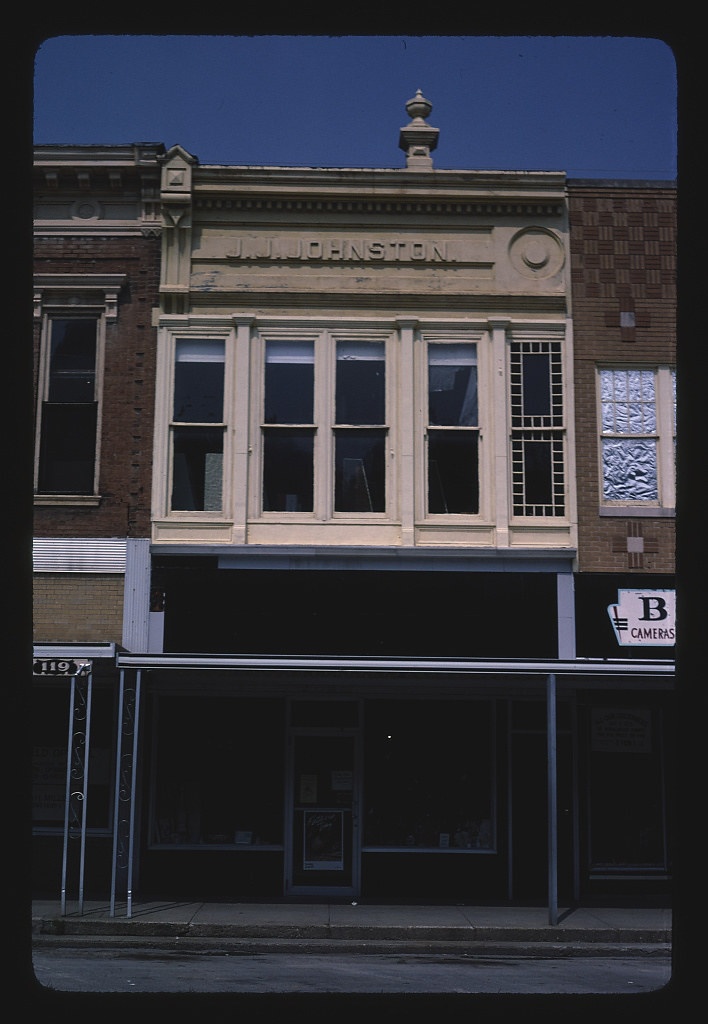 Storefront, Pittsfield, Illinois (LOC)