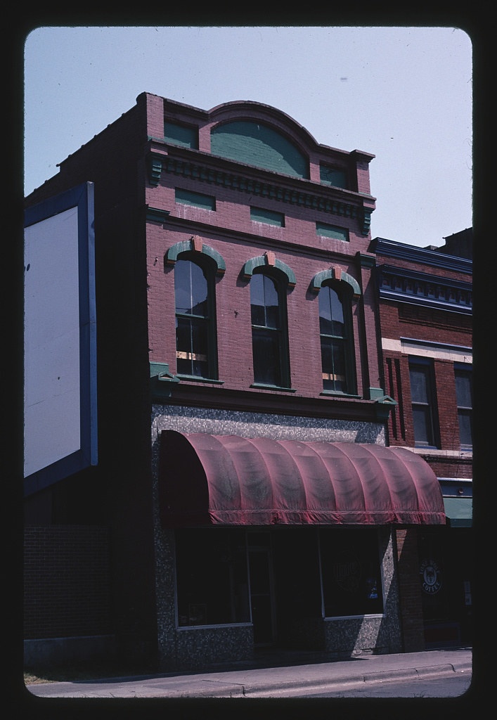 Brick building, La Crosse, Wisconsin (LOC)