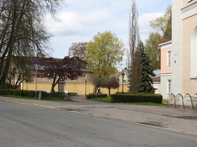 Tartu Ülikooli peahoone taga asuv haljasala, kuhu 1928. a püstitati kuningas Gustav Adolfi monument rephoto