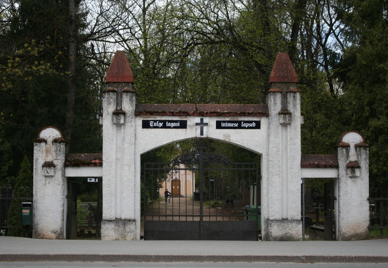 Tartu, Võru tänava surnuaia peavärav. rephoto