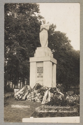 Mälestussammas Vabadussõjas langenuile Põltsamaal  duplicate photo
