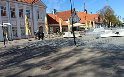 Kuressaare Vabatahtliku Tuletõrjeühingu meeskonna rongkäik üleriiklikul tuletõrje peameeste päeval Kuressaares rephoto