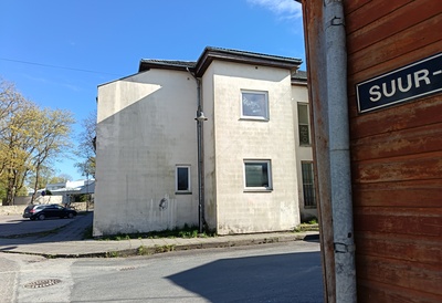 I telegraafijaam Kuressaares asus Tolli ja Suur-Sadama tänava  nurgal  rätsepmeister Rosenfeldt'i majas II korrusel. rephoto