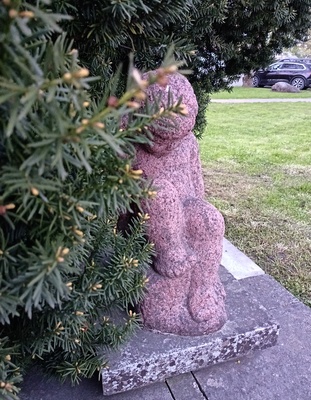 Skulptuur August Kitzbergi ja Lossi tänava nurgal rephoto