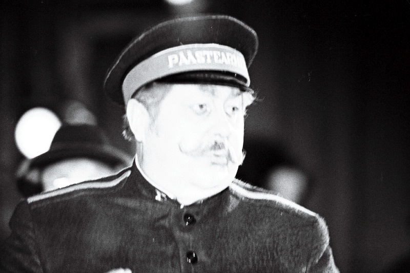 Näitleja Endel Simmermann Frederic Chasuble osas G. Natchinski operetis “Minu sõber Bunbury” RAT “Estonias”.