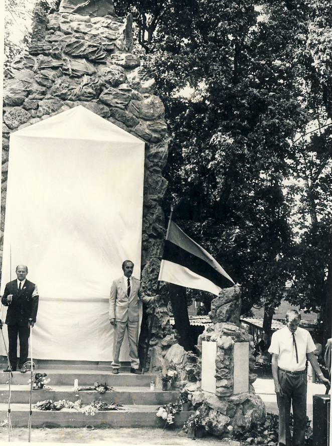 Vabadussõjas langenute mälestussamba taasavamine Kadrinas