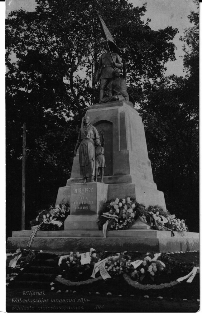 Fotopostkaart. Viljandi Vabadussõjas langenud sõjaväelaste mälestussammas.