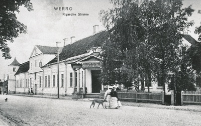 Foto. Võru vaade.  Riia tänav 16  asunud endine Krümmeri kasvatusasutuse hoone XX sajandi alul.  duplicate photo