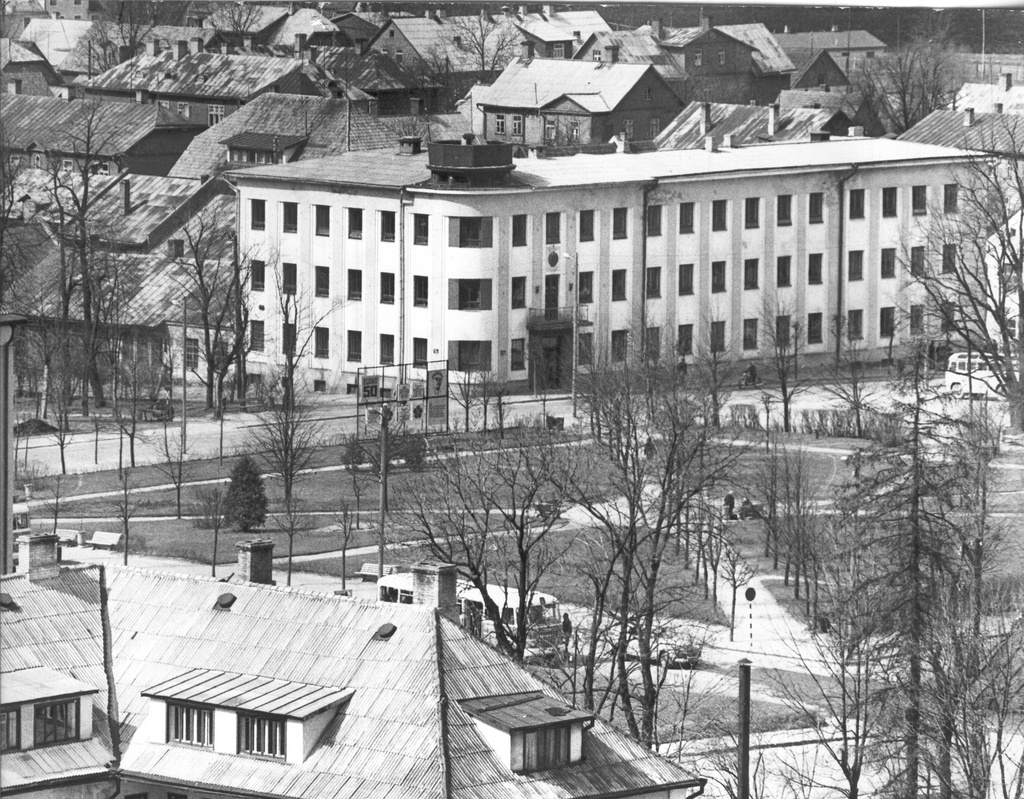 Foto. Võru linna Komsomoli väljak. 1977.