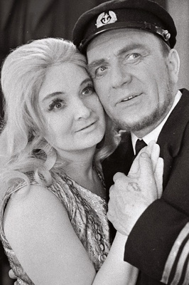 Lia Laats (Julia) ja Elmar Salulaht (Šompalov) A. Šteini näidendis Appi,tuju reibas, läheme põhja teatris Vanemuine.  similar photo